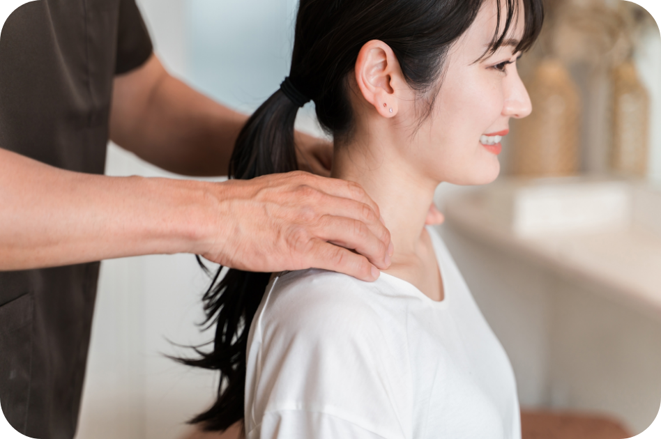 施術を受けている女性の写真